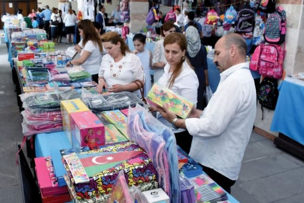 Valideynlərin nəzərinə: paytaxtda məktəbli yarmarkaları təşkil olunub
